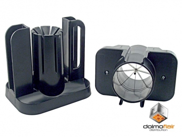 Manual citrus cutter made from plastic.