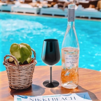 Wine glass reusable black plastic 47 cl.