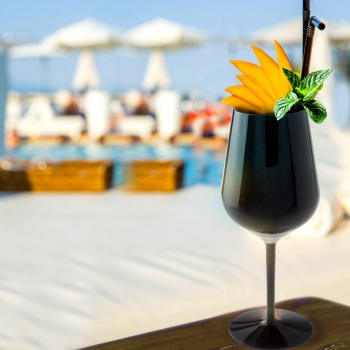 Wine glass reusable black plastic 47 cl.