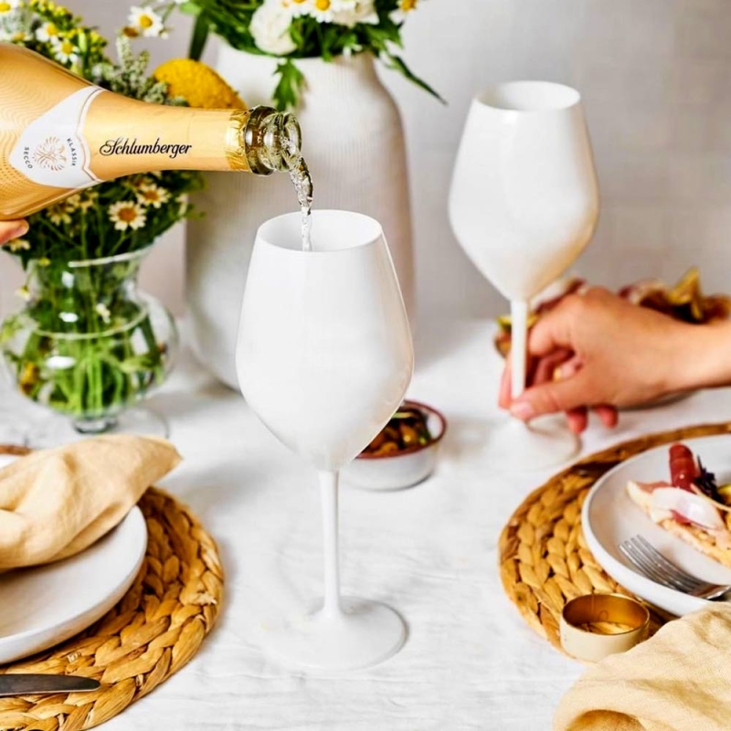 Reusable wineglass made of white plastic 51 cl.